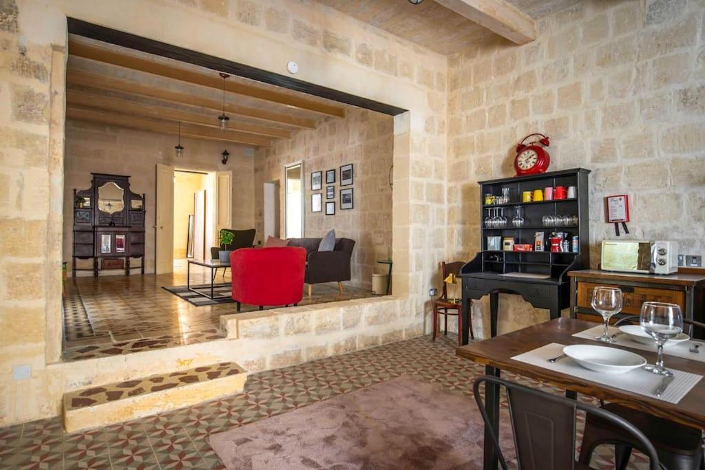 Chic, Stylish & Spacious Flat In Central La Valeta Exterior foto