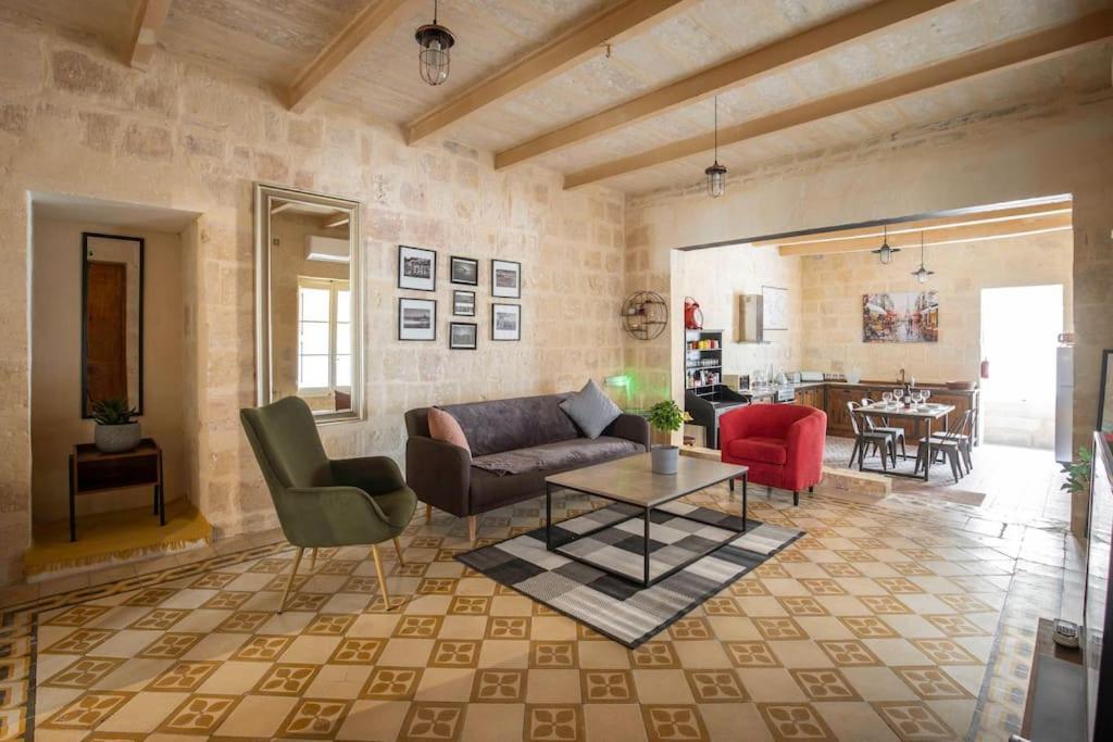 Chic, Stylish & Spacious Flat In Central La Valeta Exterior foto