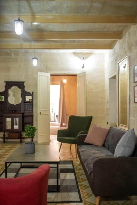 Chic, Stylish & Spacious Flat In Central La Valeta Exterior foto